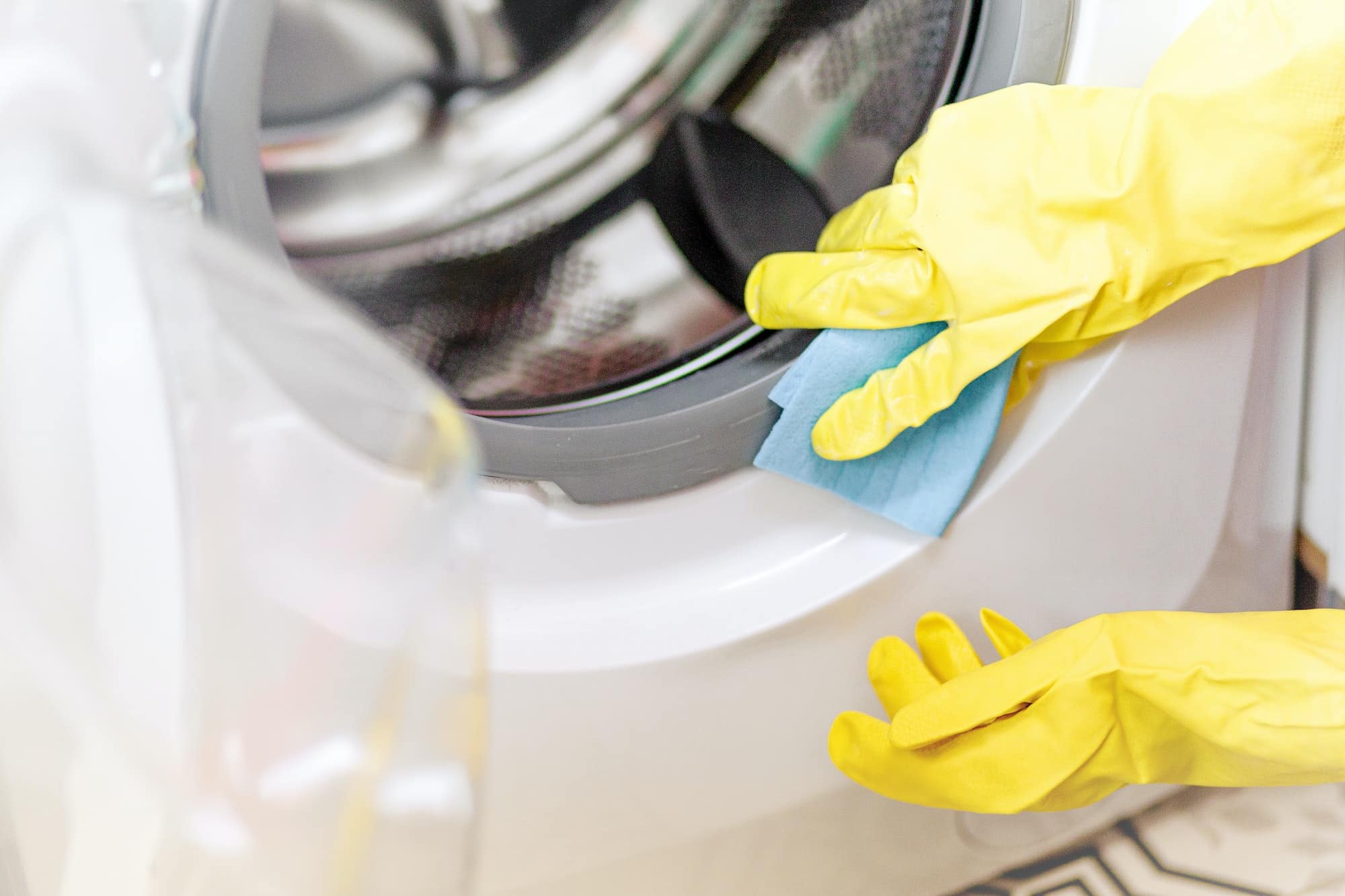 Comment nettoyer efficacement votre machine à laver selon les experts
