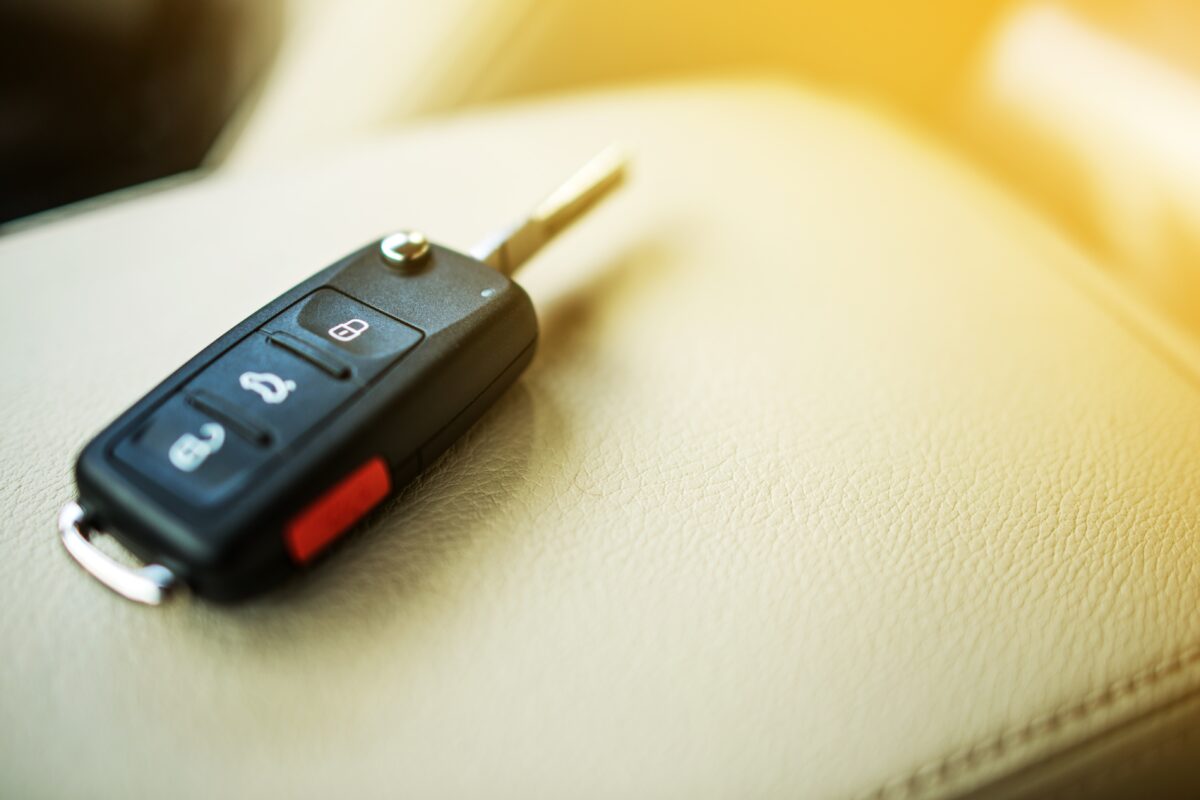 Que faire si vous verrouillez vos clés dans la voiture | Comment déverrouiller une porte de voiture
