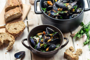 Découvrez la recette parfaite des moules marinières simple et rapide !